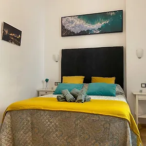 Quiet In The Heart Of Pool & Free Parking Appartement